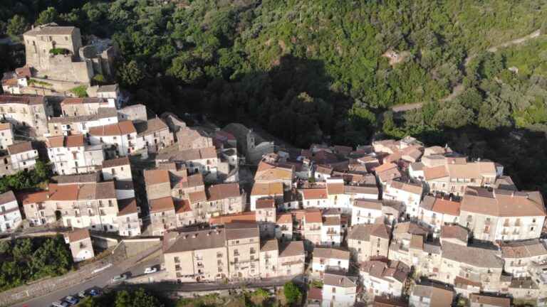Valsinni: poesia, castelli e sapori che parlano al cuore